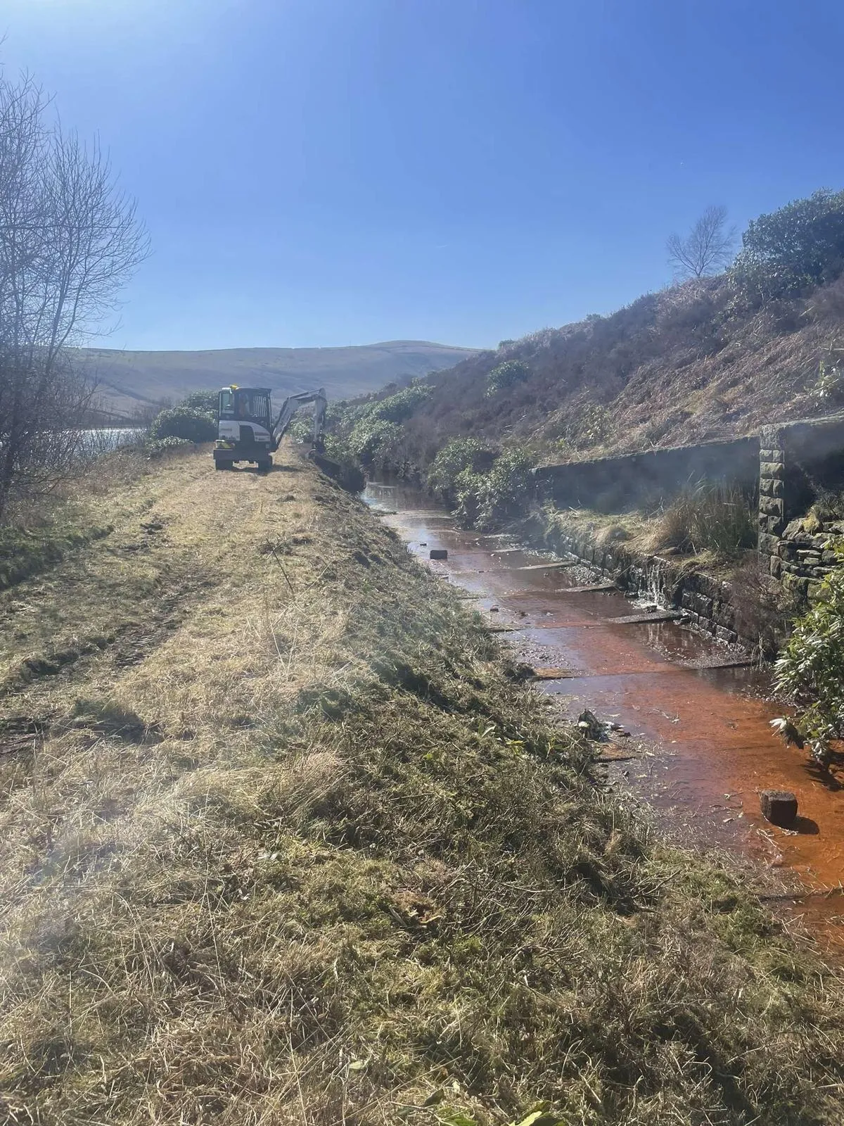 NorthernArb team working the length of the watercourse